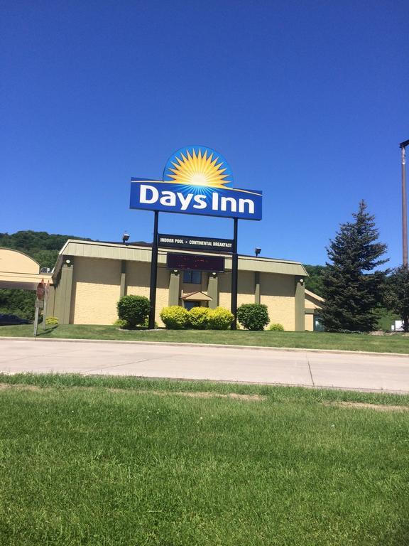 Days Inn By Wyndham Portage Exterior photo